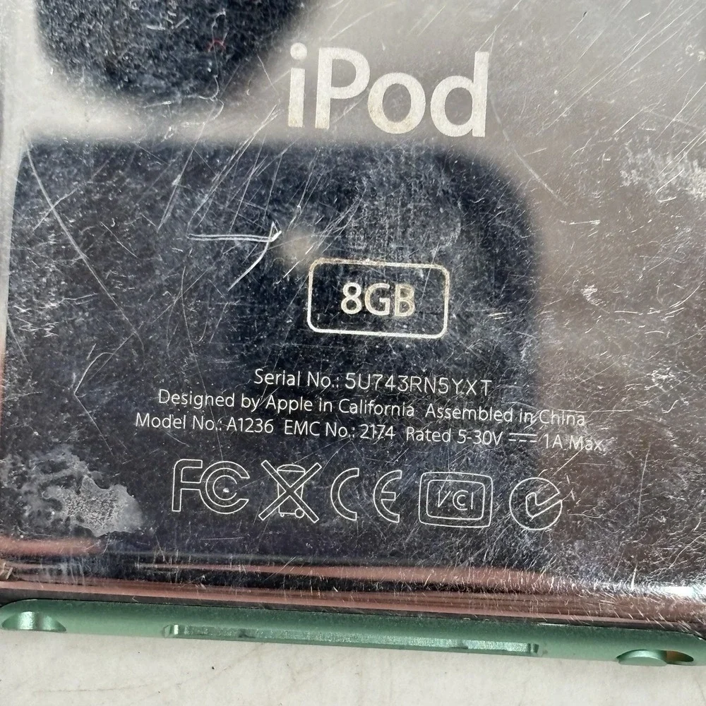 Apple iPod nano A1236 3rd Generation 8GB Media Player Teal Only Used